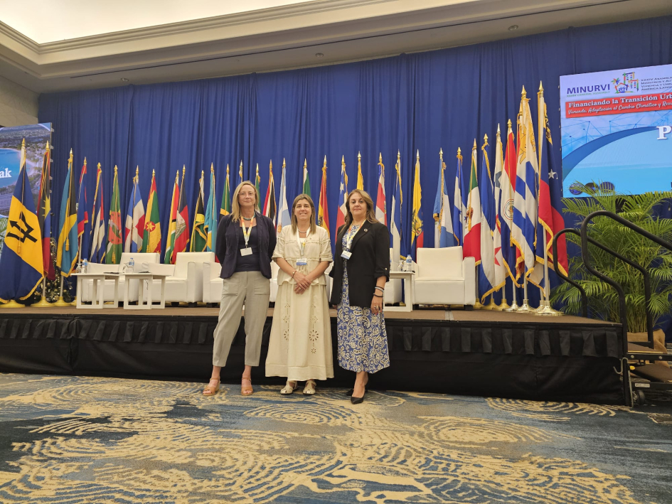 Ministra con autoridades