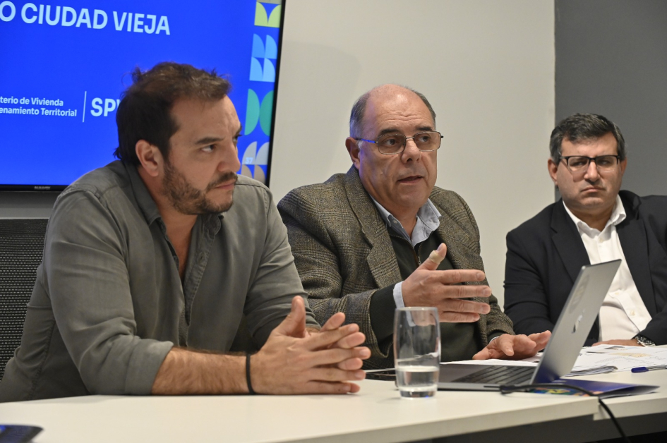 Reunión entre Cámara y el MVOT.
