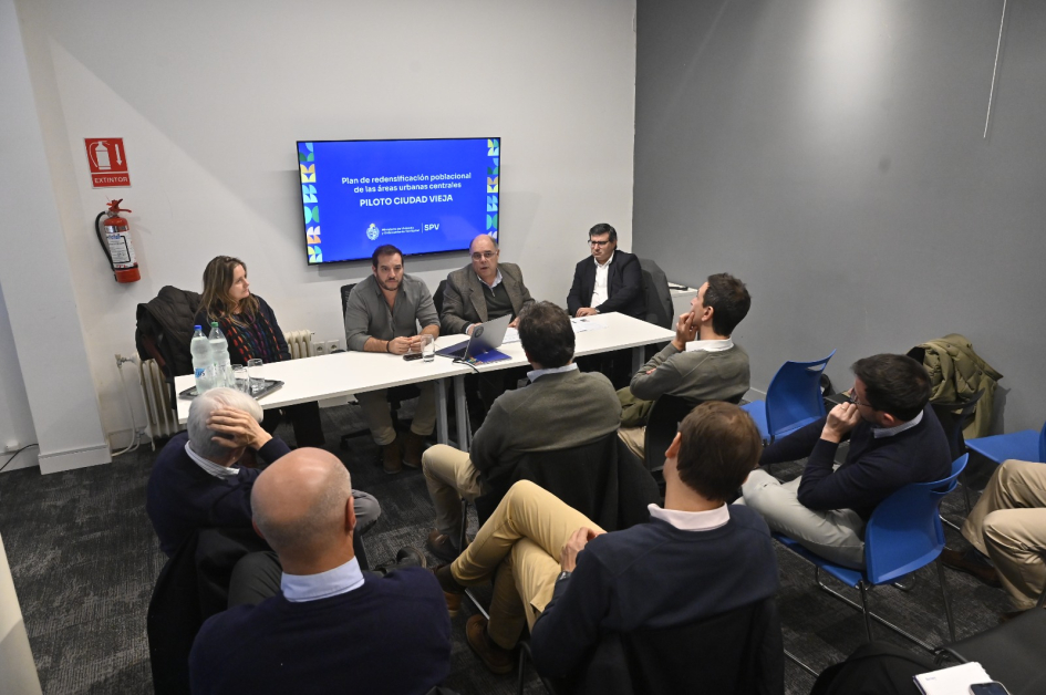 Reunión entre Cámara y el MVOT.