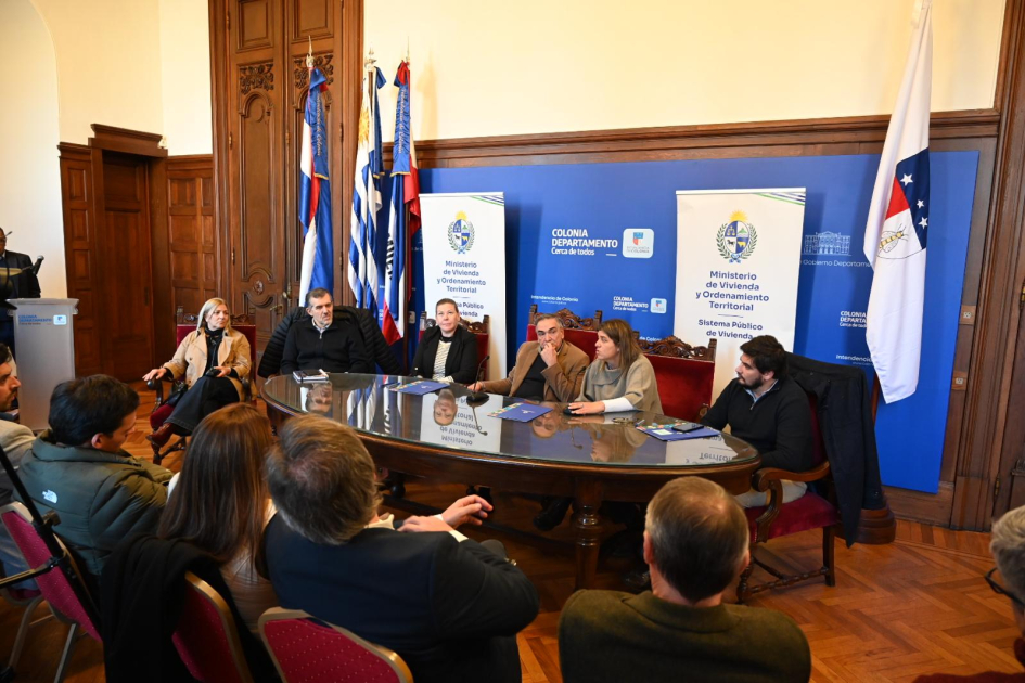 Firma de convenio con Intendencia de Colonia.