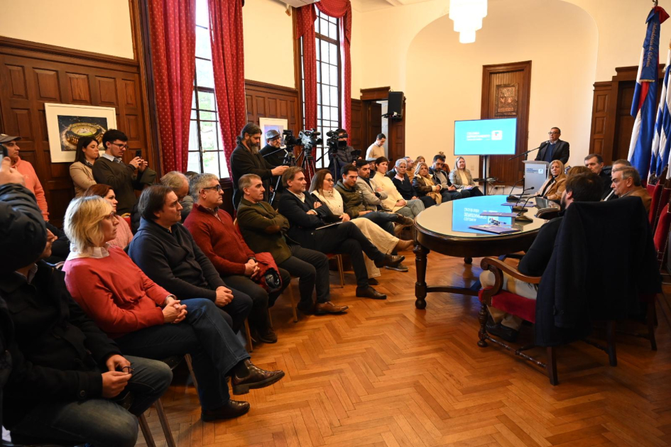 Firma de convenio con Intendencia de Colonia.