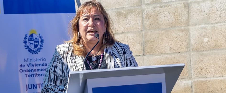 Ministra Irene Moreira en la ceremonia de entrega de llaves de Campo Galusso Ministra Irene Moreira en la ceremonia de entrega de llaves de Campo Galusso