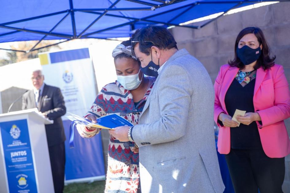 Coordinador general del Juntos Rody Macías en la ceremonia de entrega de viviendas Coordinador general del Juntos Rody Macías en la ceremonia de entrega de viviendas