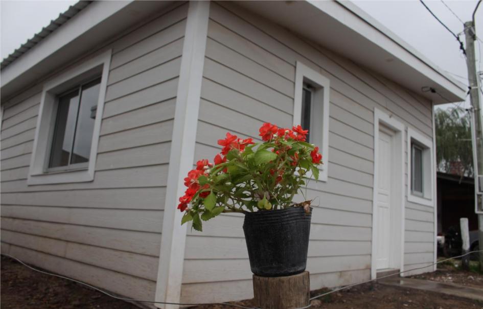 barrio artigas fachada de una vivienda con flores
