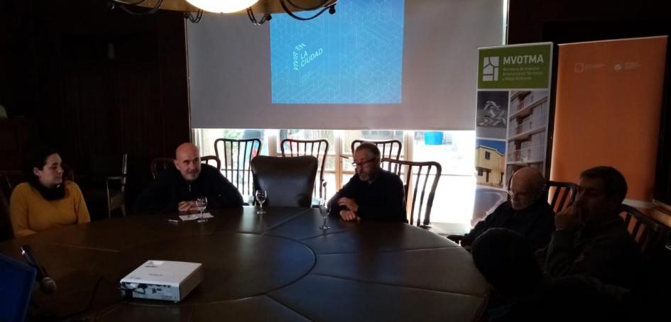 concurso autoridades hablando