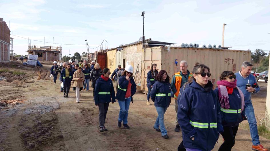Autoridades del Ministerio y del PMB Delegación de autoridades y técnicos del PMB