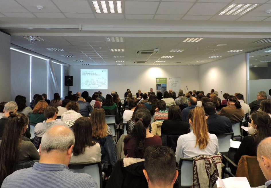 En la sala los y las asistentes al encuentro 