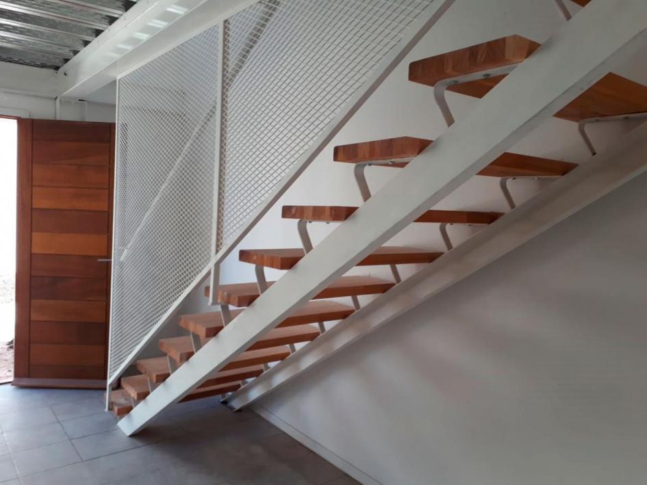 Visita al litoral escalera de una vivienda