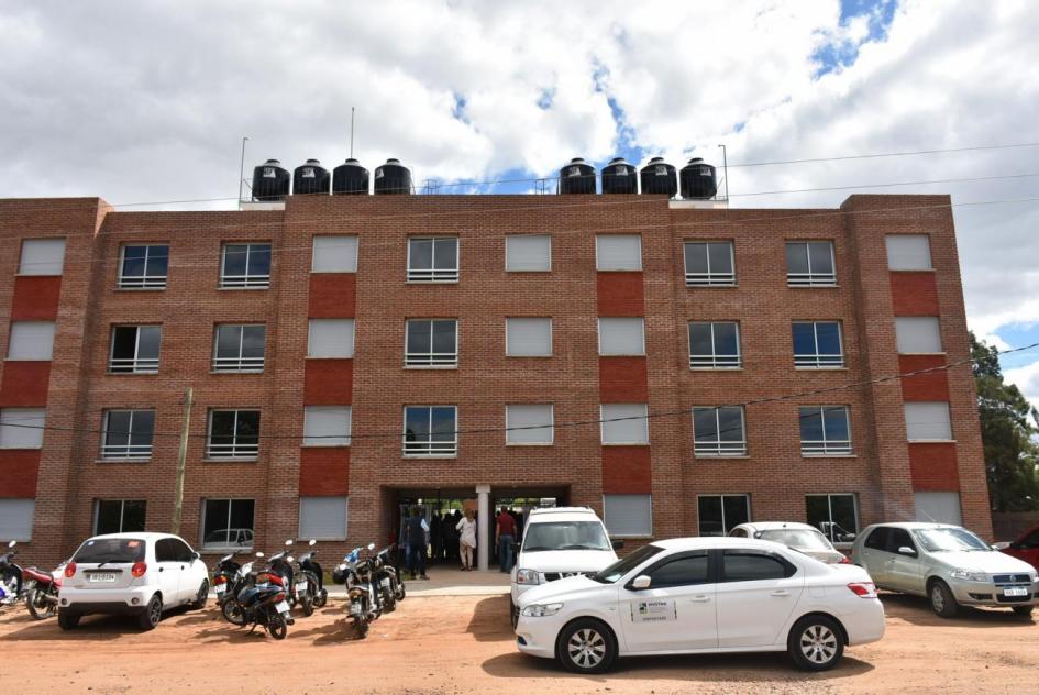 Visita al litoral Edificio de vivienda y autos