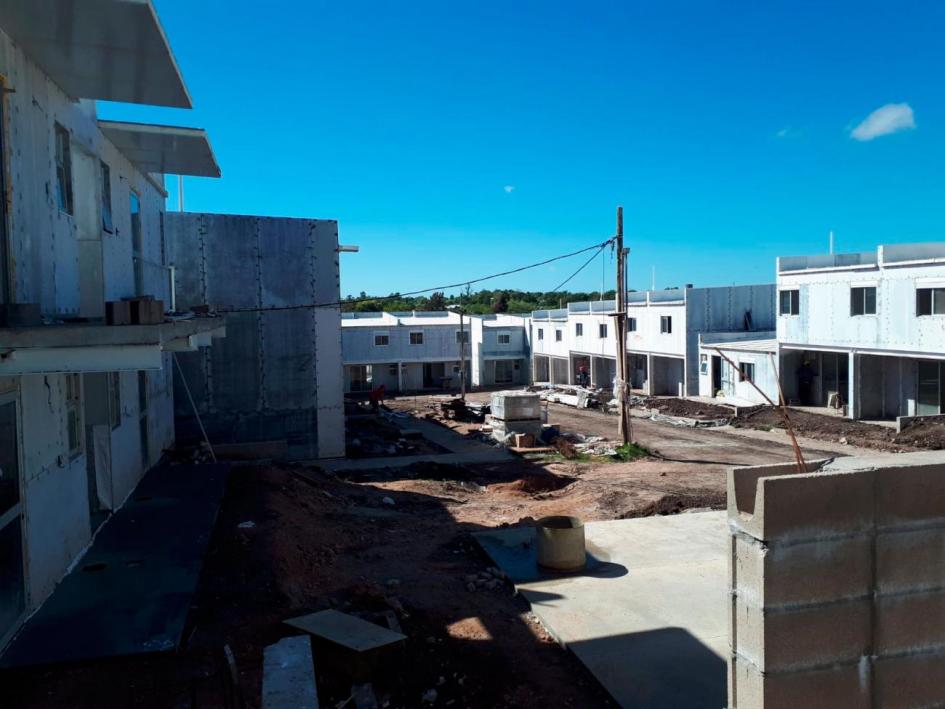Visita al litoral Varias viviendas y el patio interno