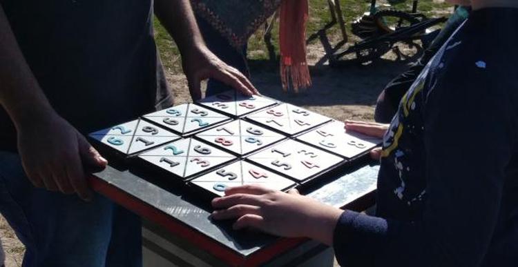 Fiesta infantil en barrio Lavalleja Imagen de un juego de mesa