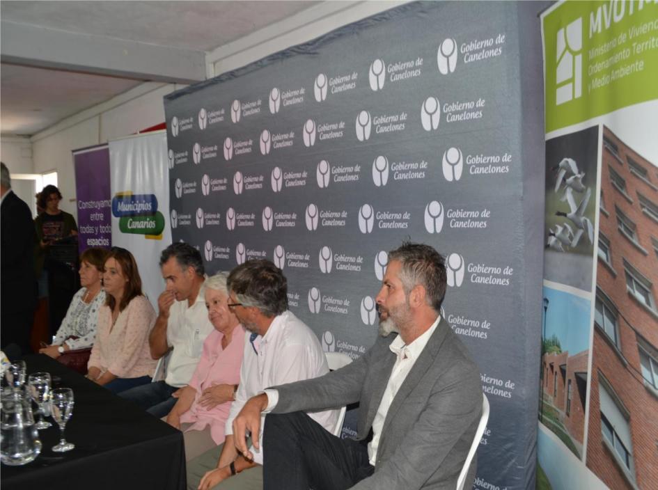 Mejoramiento barrial Lucia Topolansky, Yamandu Orsi y autoridades