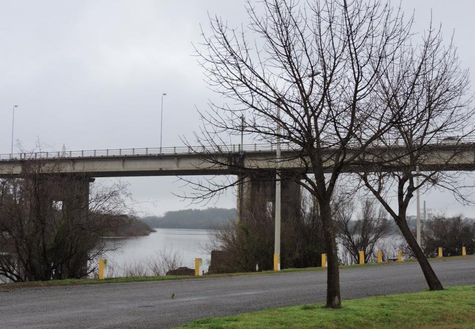 Puente sobre el Río Negro que une la ciudad de Mercedes con el departamento de Río Negro