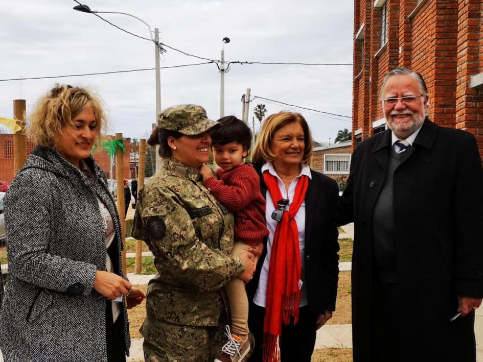 Entrega de llaves Vecinos y Ministra