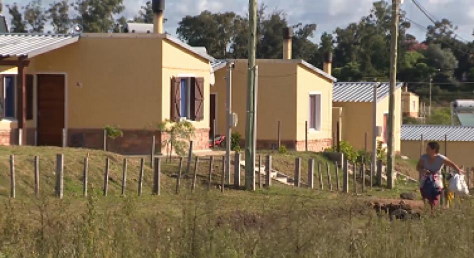 pequeñas localidades fachada de 3 viviendas