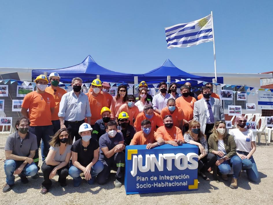 Autoridades y equipo de territorio del Juntos de la intervención Los Hornos