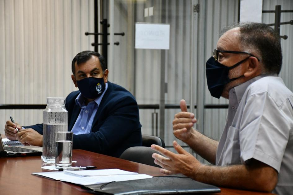 Ciclo de reuniones con exdirectores por revisión de la Ley de Ordenamiento Territorial Dialogan el director nacional Norbertino Suárez con el exdirector Roberto Villarmarzo