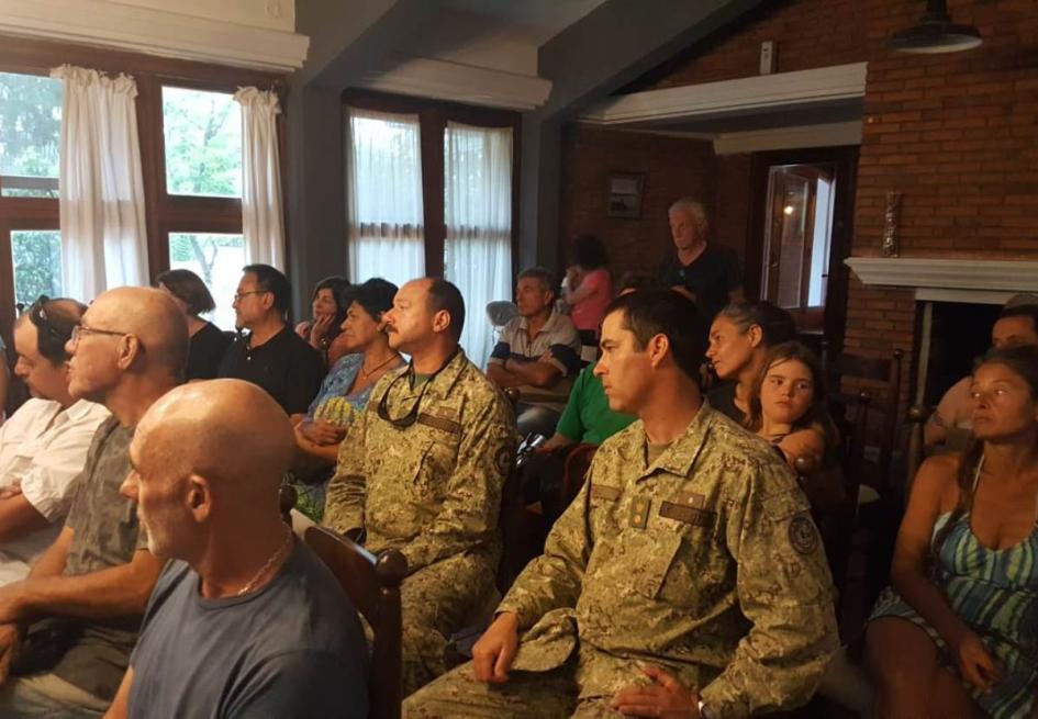 Reunión vecinos Punta del Diablo Grupo de vecinas y vecinos sentados en la reunión con autoridades del Mvomta