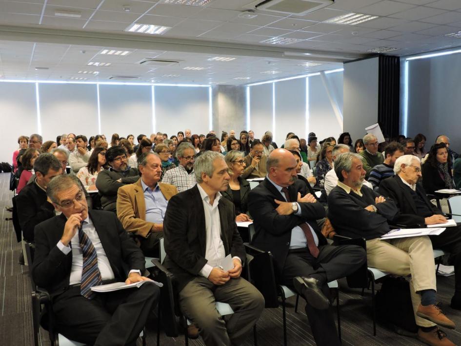 En la sala los y las asistentes al encuentro 