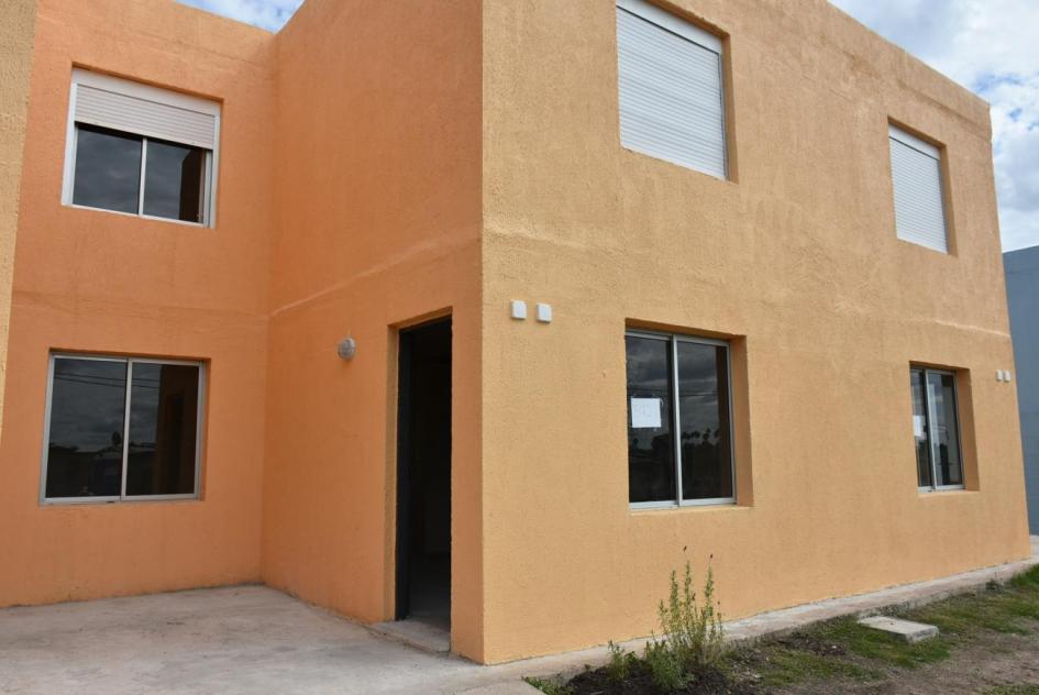 Viviendas casavalle fachada de 2 plantas de una vivienda