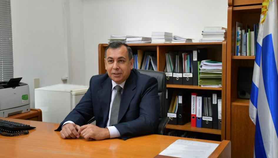 El director nacional de Ordenamiento Territorial Norbertino Suárez hablando en la entrevista 