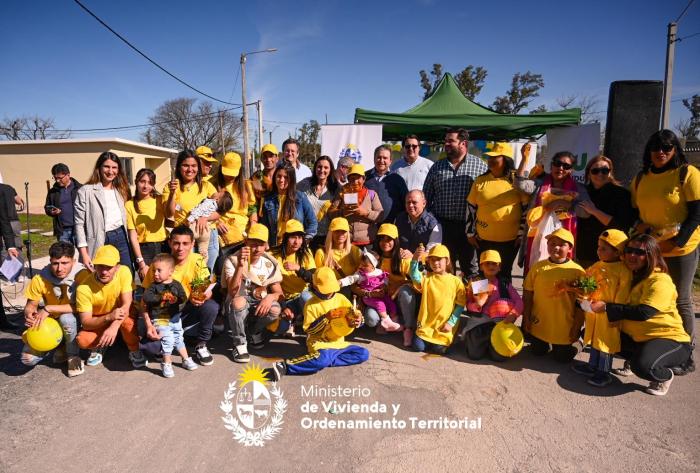 “Los sueños se cumplen”: comenzaron los realojos del Plan Avanzar en Paysandú con la entrega de 12 v