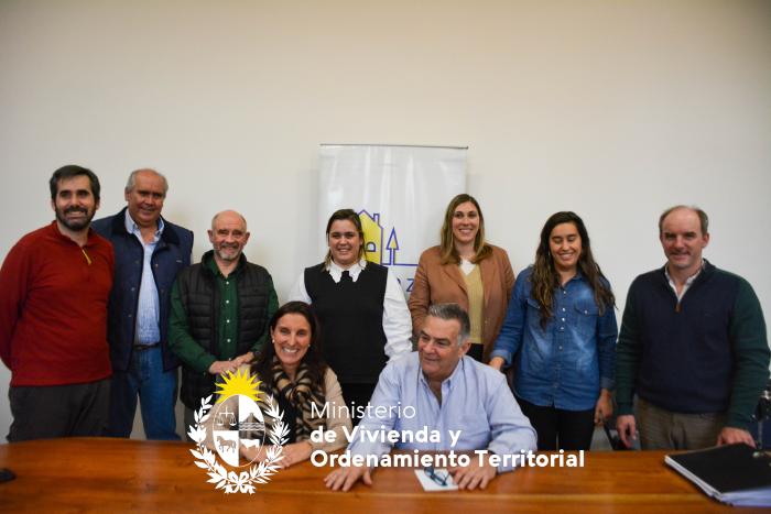 Autoridades y funcionarios