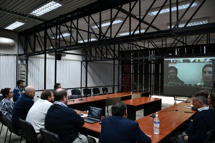 Sala de reuniones de Dinot donde el equipo técnico de la Dirección presenta el curso 