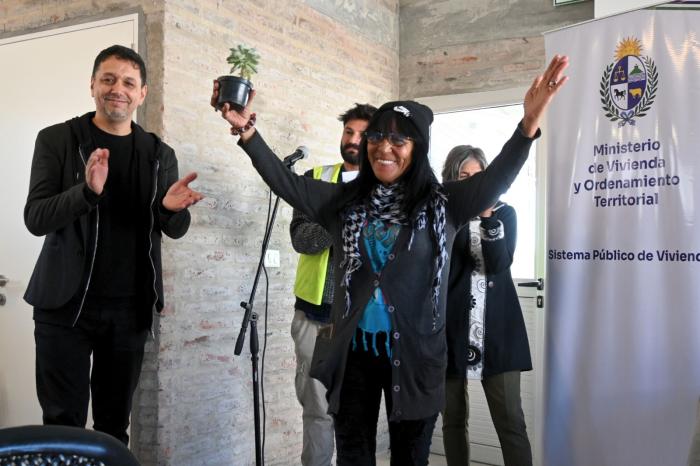 Dirección de Integración Social y Urbana del MVOT entregó 12 nuevas viviendas en el barrio Cotravi Dirección de Integración Social y Urbana del MVOT entregó 12 nuevas viviendas en el barrio Cotravi