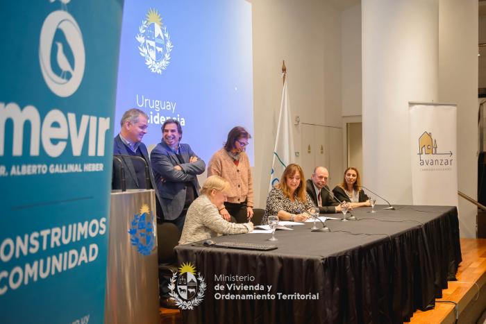 Firma convenio implementación Plan Avanzar