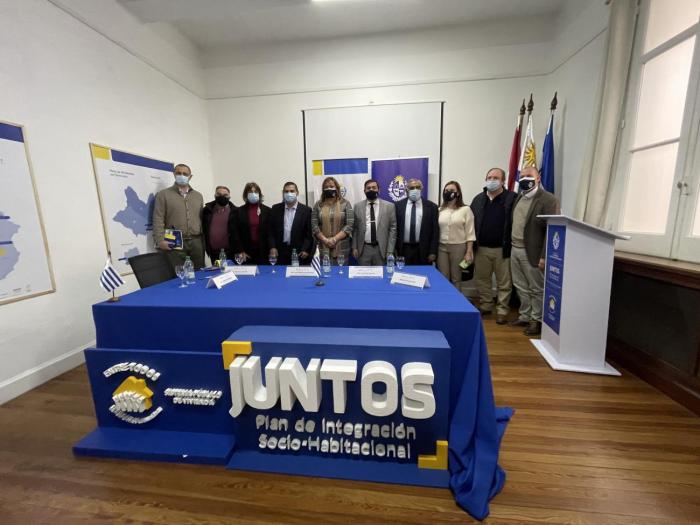 Firma de acuerdos Juntos-MVOT e Intendencias de Cerro Largo, Durazno y Río Negro