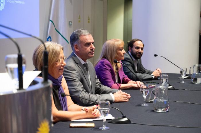 Presidente Yamandú Orsi y autoridades presentes