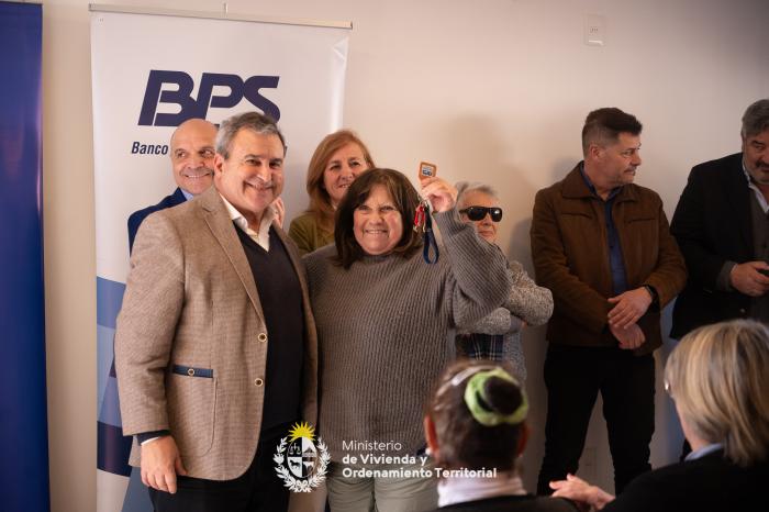 30 jubilados y pensionistas de Canelones recibieron su vivienda