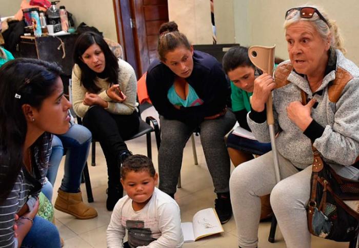 Participantes de Plan Juntos asisten a asamblea de referentes vecinales