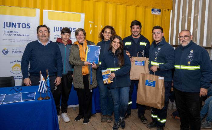 Entrega de viviendas en Melo