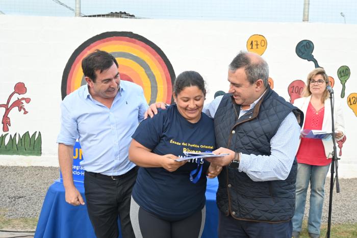 Entrega de viviendas en la ciudad de Rivera