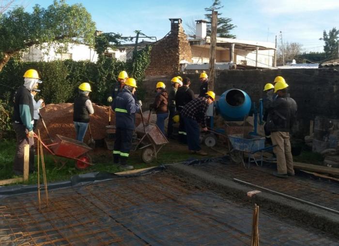 Jornada de trabajo solidario en obra de Plan Juntos