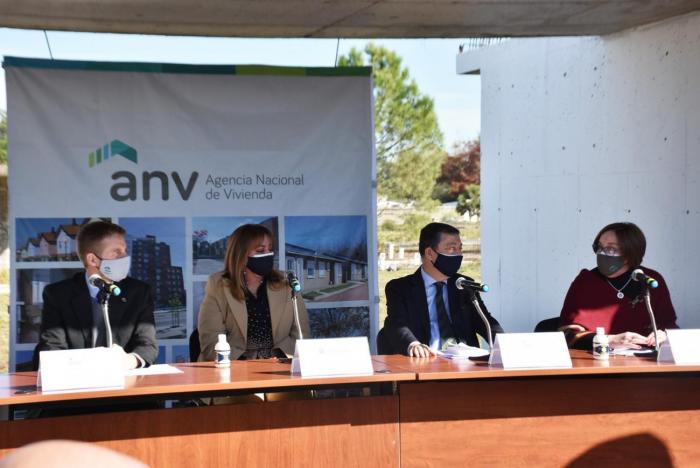 autoridades en lanzamiento ANV