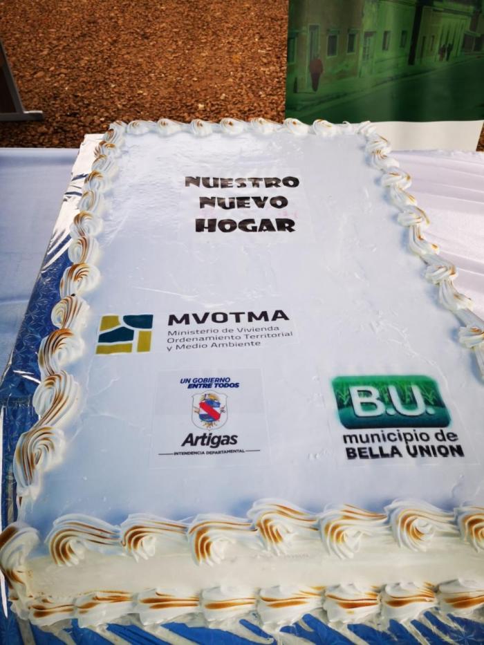 Una torta con logo del MVOTMA y la frase "Nuestro nuevo hogar"