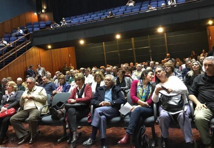 Sala completa con autoridades, representantes, ediles de distintos departamentos del país