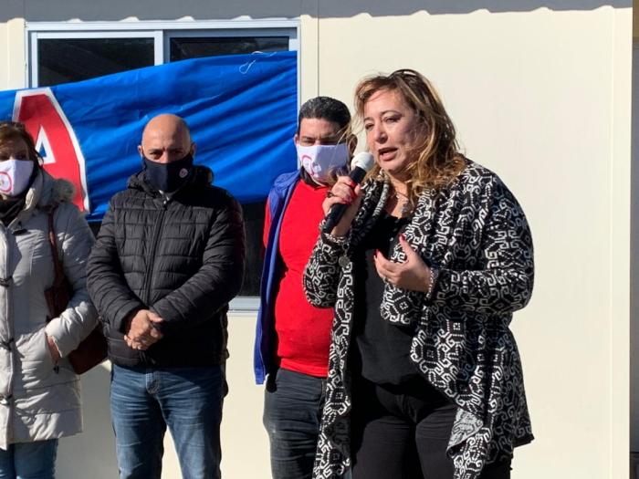 Ministra y vecinos Ministra hablando a los vecionos