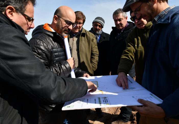 Autoridades del Mvotma, la Intendencia y el municipio de la Paloma junto a equipos técnicos reunidos para comenzar la recorrida por diversas zonas del departamento
