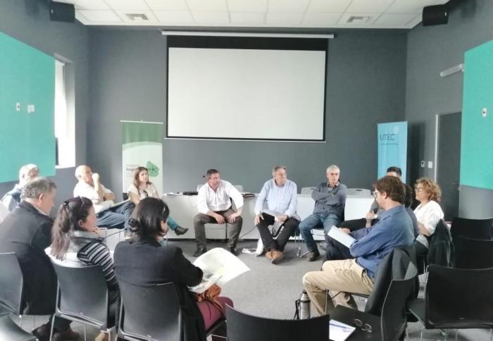 El director nacional José Freitas reunido con técnicos locales en una ronda 