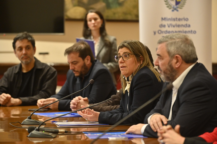 Ministra con autoridades Ministra con autoridades