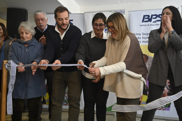 Con inversión de USD 3 millones, MVOT entregó 30 viviendas a jubilados y jubiladas BPS en Montevideo