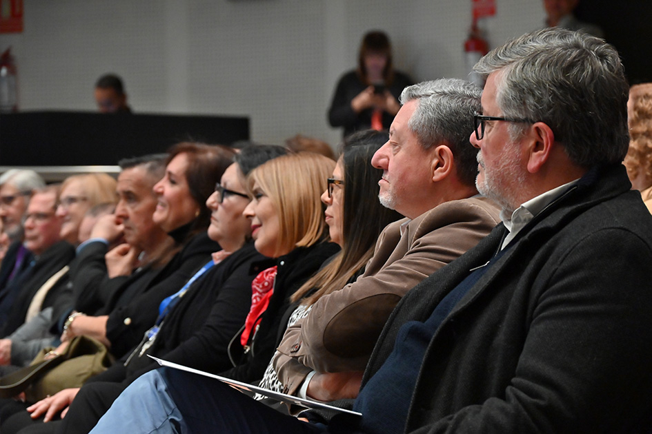 ONSC reconoció la trayectoria de sus funcionarias y funcionarios Foto de personas en un auditorio