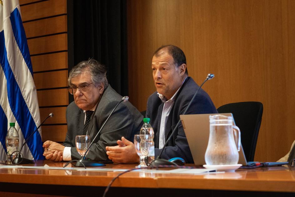 Conrado Ramos junto a Ariel Sánchez, Director y Subdirector de ONSC respectivamente. Conrado Ramos junto a Ariel Sánchez, Director y Subdirector de ONSC respectivamente.