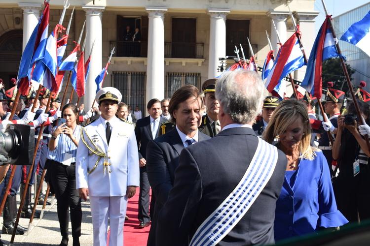 Transmisión de mando presidencial Saludo Tabaré Vázquez y Luis Lacalle Pou
