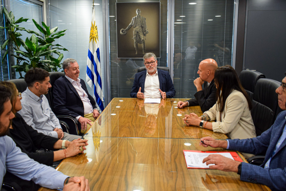 ONSC y la Intendencia de Canelones sellan un acuerdo estratégico para fortalecer y modernizar la ges ONSC y la Intendencia de Canelones sellan un acuerdo estratégico para fortalecer y modernizar la ges