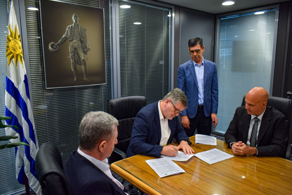 ONSC y la Intendencia de Canelones sellan un acuerdo estratégico para fortalecer y modernizar la ges ONSC y la Intendencia de Canelones sellan un acuerdo estratégico para fortalecer y modernizar la ges